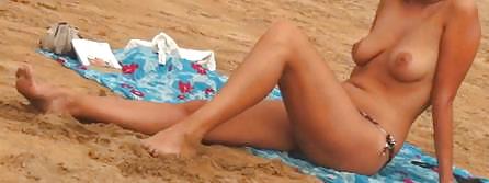 Tetas de todo tipo en la playa #7258357