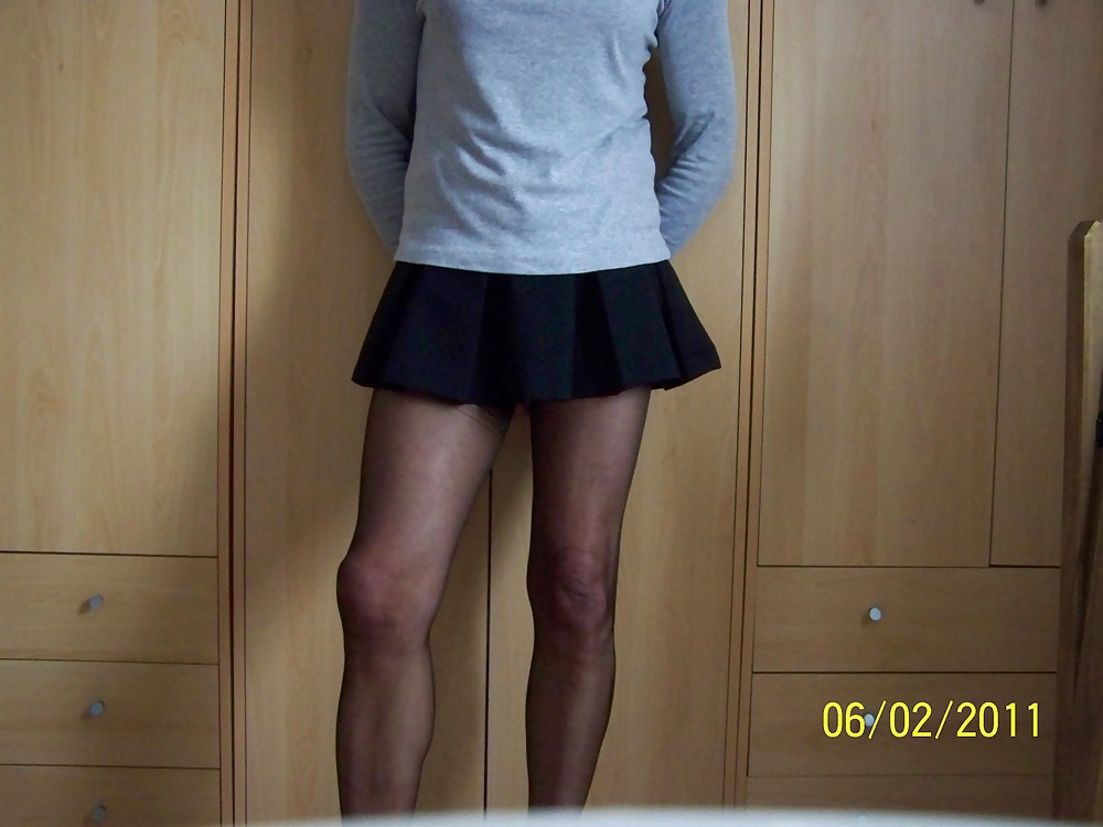 Upskirt in pleated mini #4039492