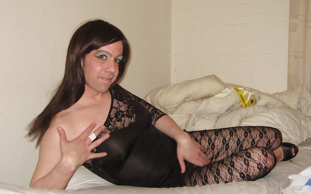 Una nueva minifalda negra sexy con encaje 
 #11681489