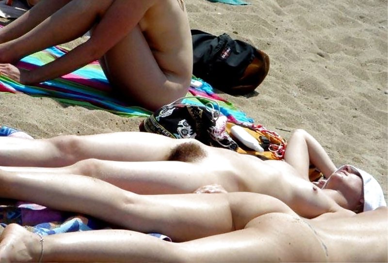 La belleza de los jóvenes de la playa amateur
 #13314587