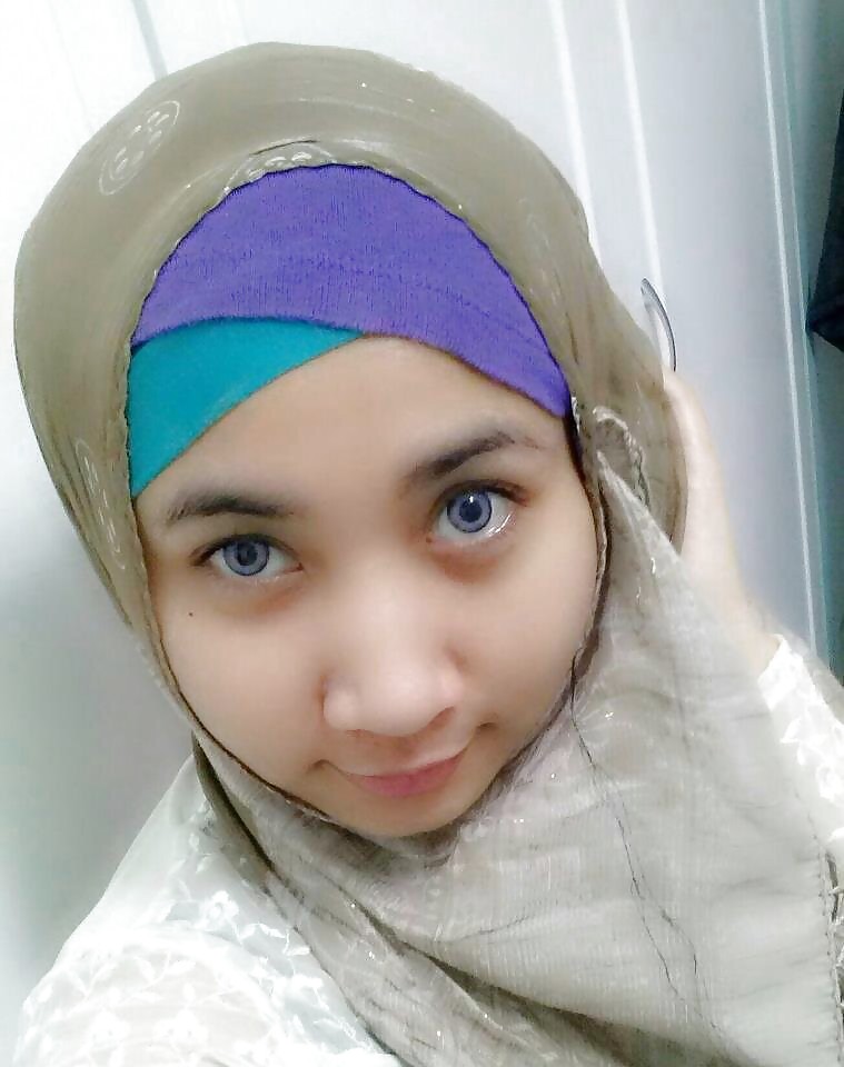 Awek tudung ghairah
 #17869276