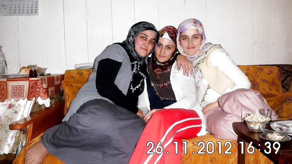 Turkish Hijab Arab Nouvelle Année Asiatique Turban Portant Avec Un Grand Album Spécial #16775710