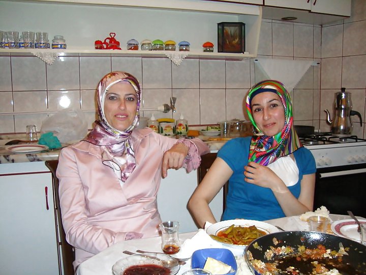 Turkish Hijab Arab Nouvelle Année Asiatique Turban Portant Avec Un Grand Album Spécial #16775832