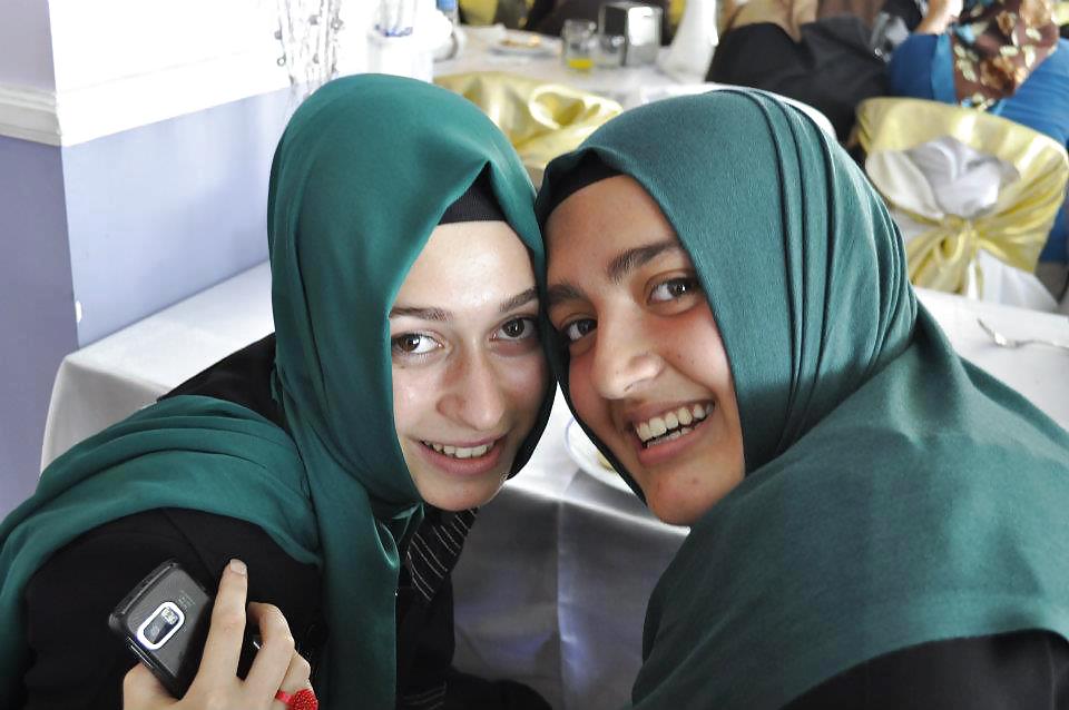 Turkish Hijab Arab Nouvelle Année Asiatique Turban Portant Avec Un Grand Album Spécial #16776016