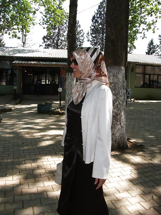 Turkish Hijab Arab Nouvelle Année Asiatique Turban Portant Avec Un Grand Album Spécial #16776024