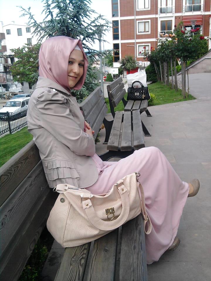 Turkish Hijab Arab Nouvelle Année Asiatique Turban Portant Avec Un Grand Album Spécial #16776082