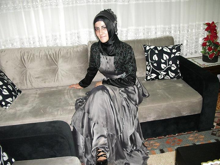 Turkish Hijab Arab Nouvelle Année Asiatique Turban Portant Avec Un Grand Album Spécial #16776106