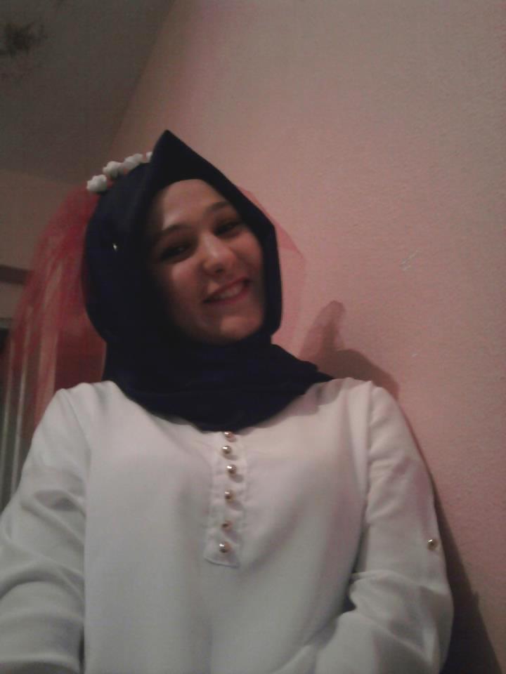 Turkish Hijab Arab Nouvelle Année Asiatique Turban Portant Avec Un Grand Album Spécial #16776119