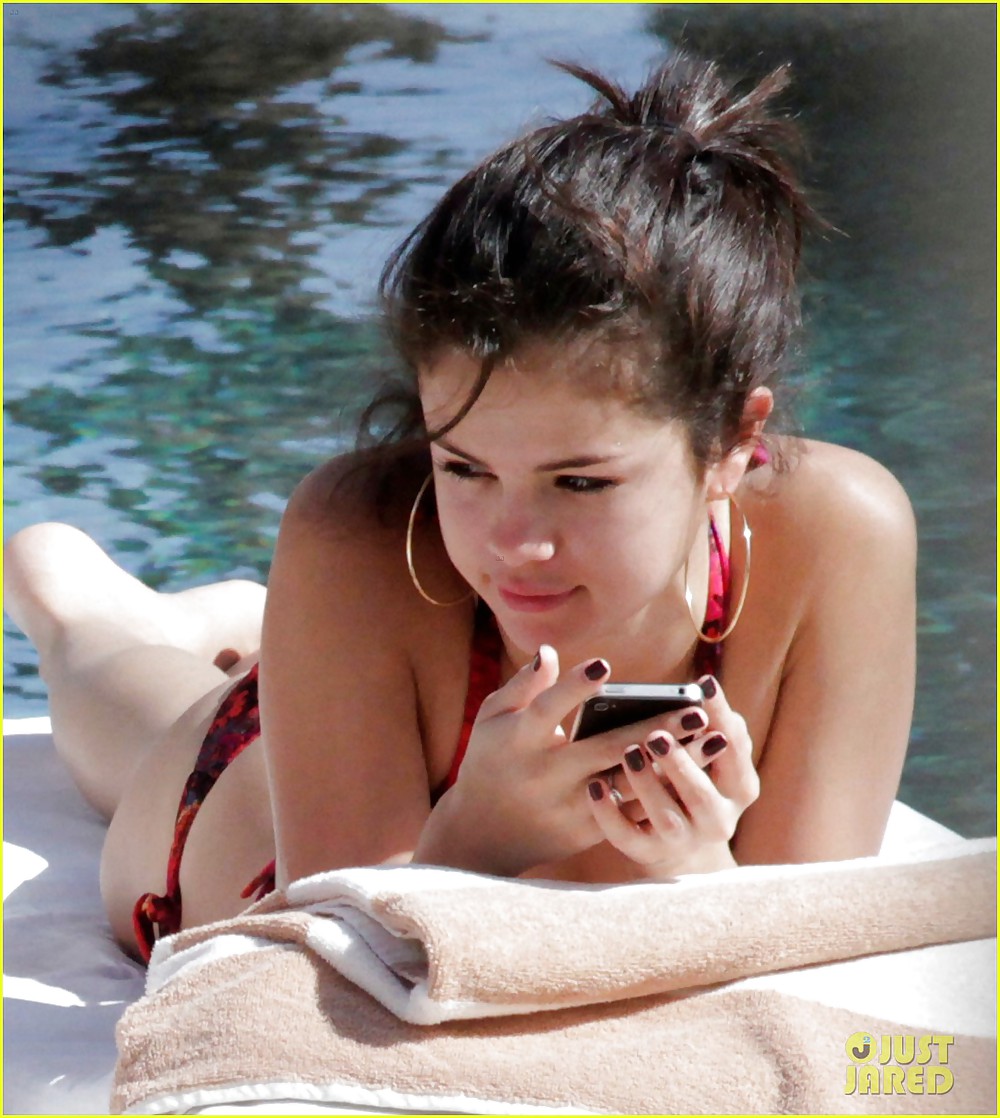 Selena #9941385