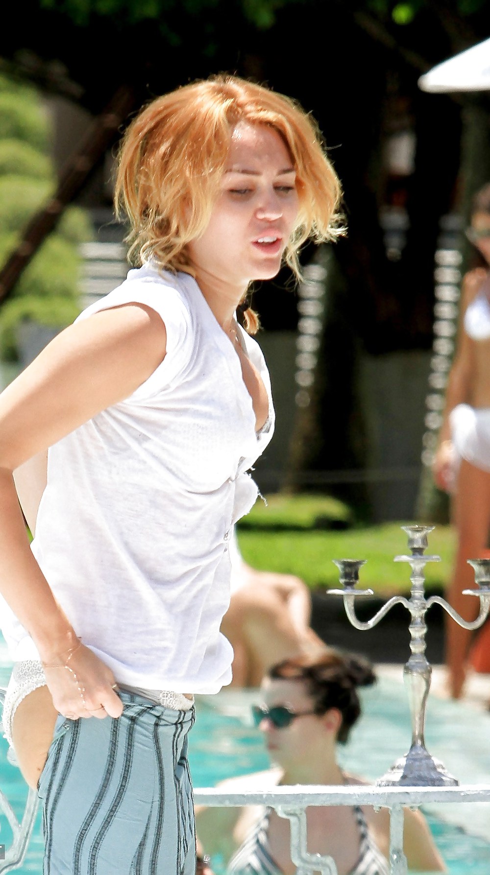 Miley Cyrus Nouvelles Photos En Bikini #11835672