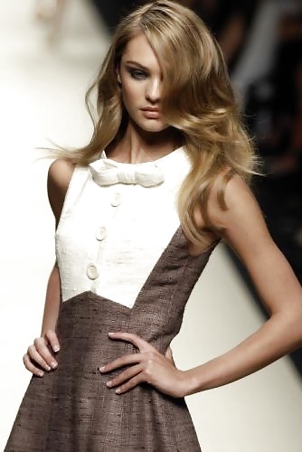 ネクタイをした美女たち
 #21610724