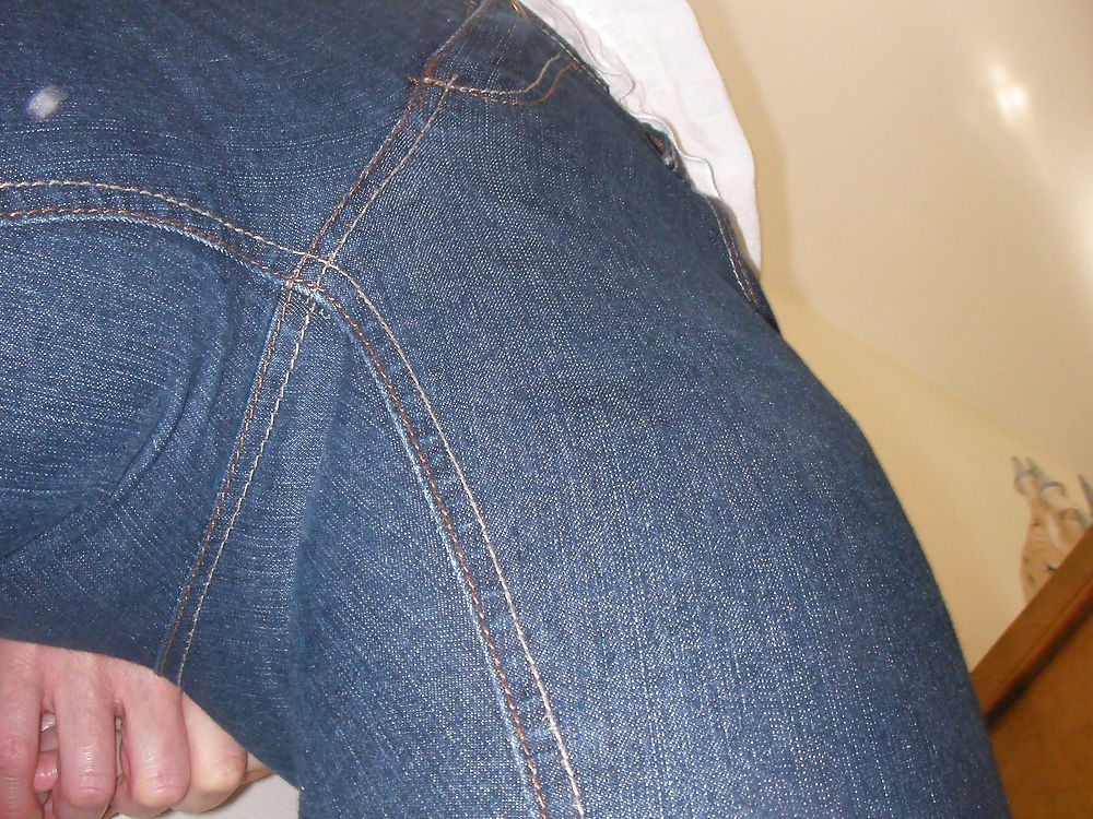 Esposa puta en jeans ajustados (3)
 #4874391