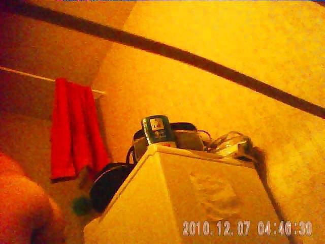 27 anni bruna con grande cespuglio catturata da una telecamera spia sotto la doccia
 #3667213