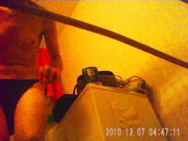 27 anni bruna con grande cespuglio catturata da una telecamera spia sotto la doccia
 #3667273