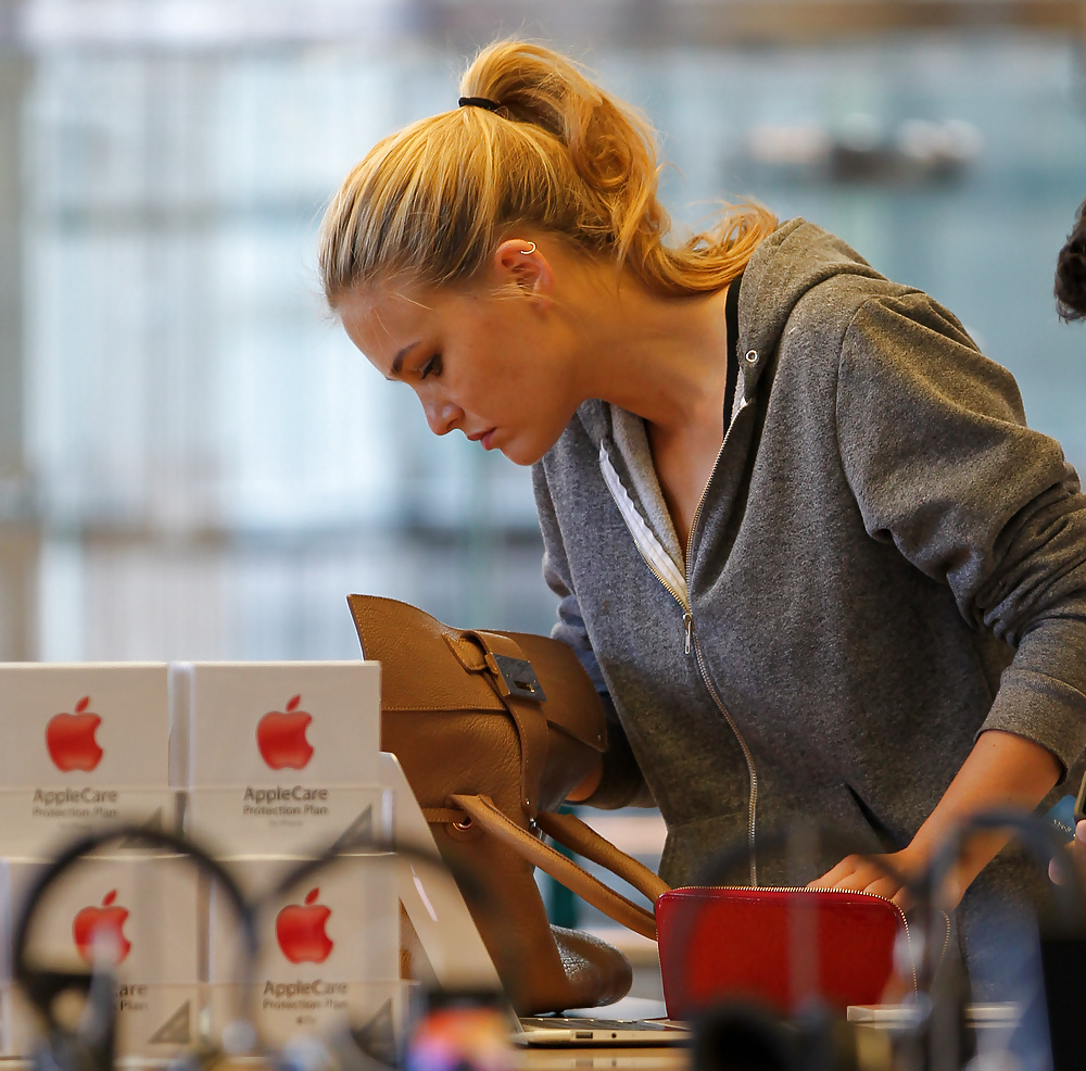 Bar Refaeli Shopping in NY #3945297