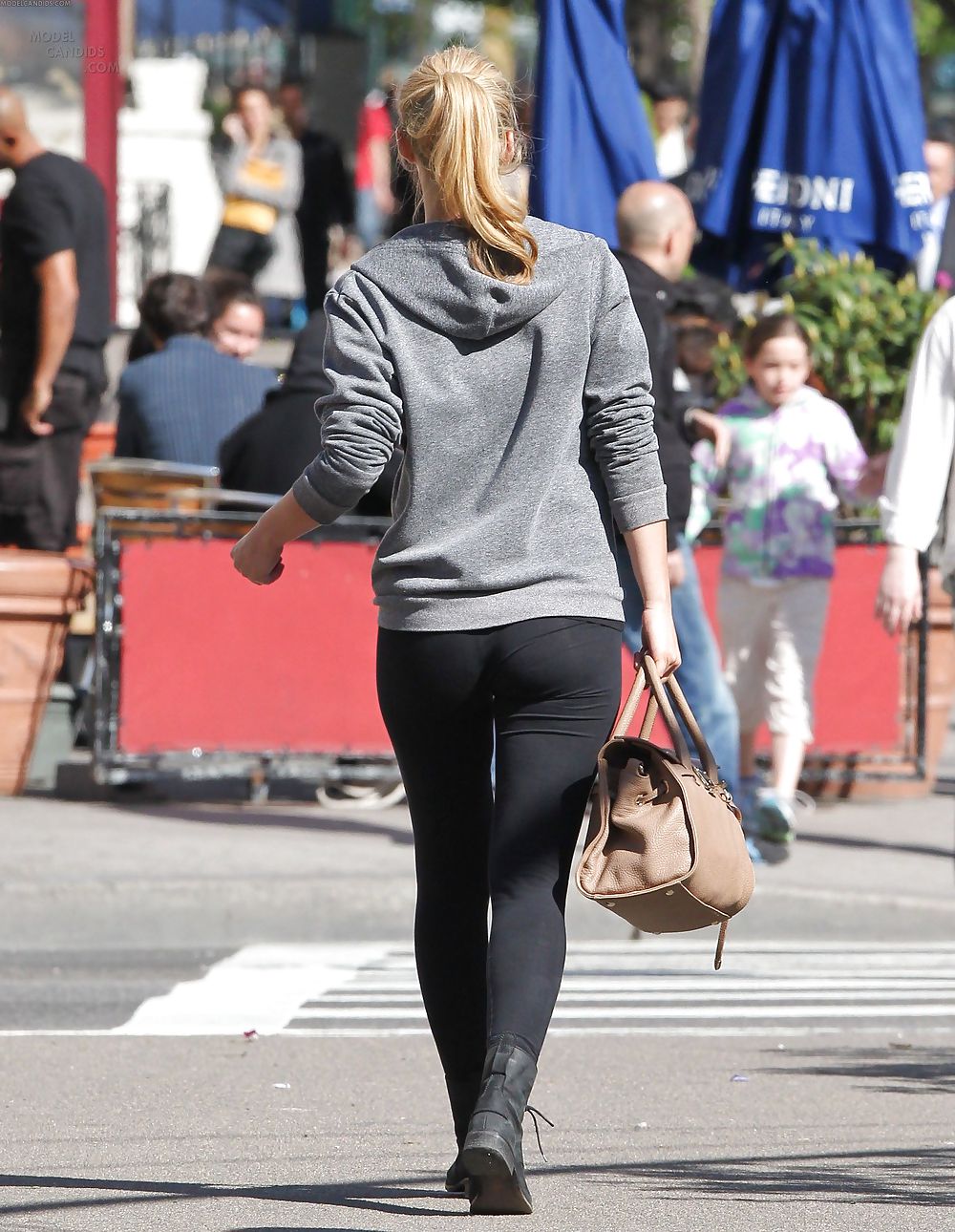 Bar refaeli shopping in ny
 #3945323