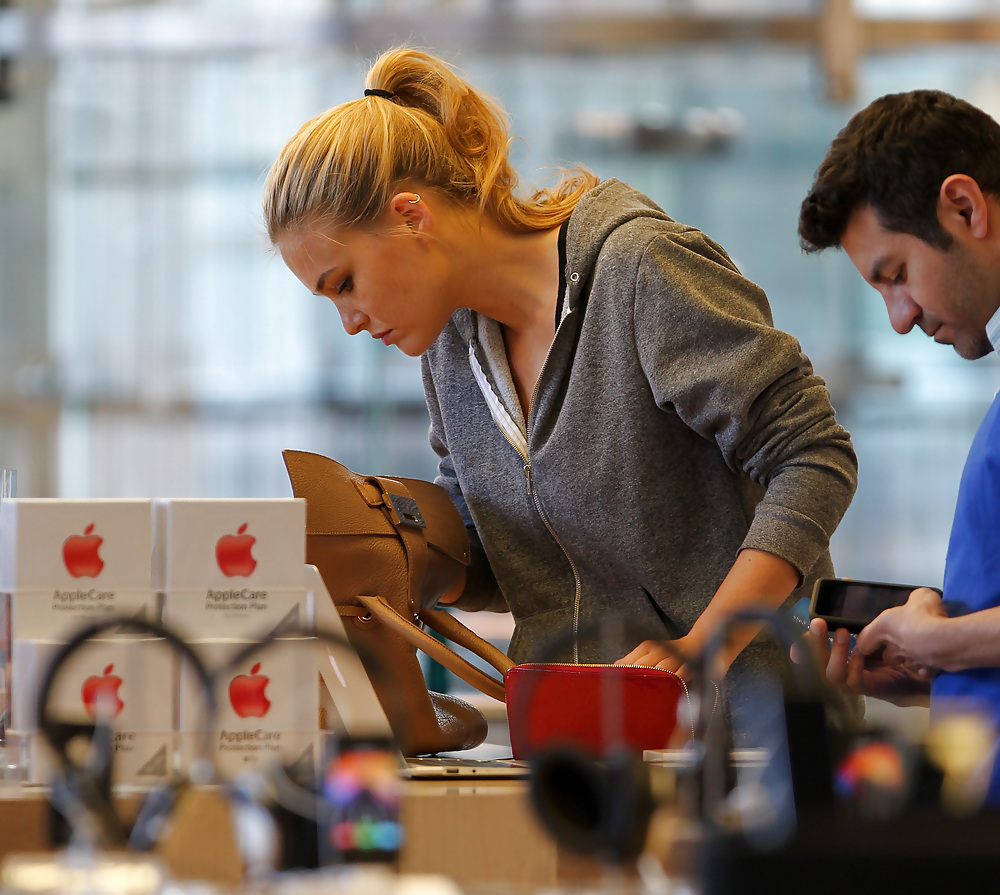 Bar Refaeli Shopping in NY #3945373