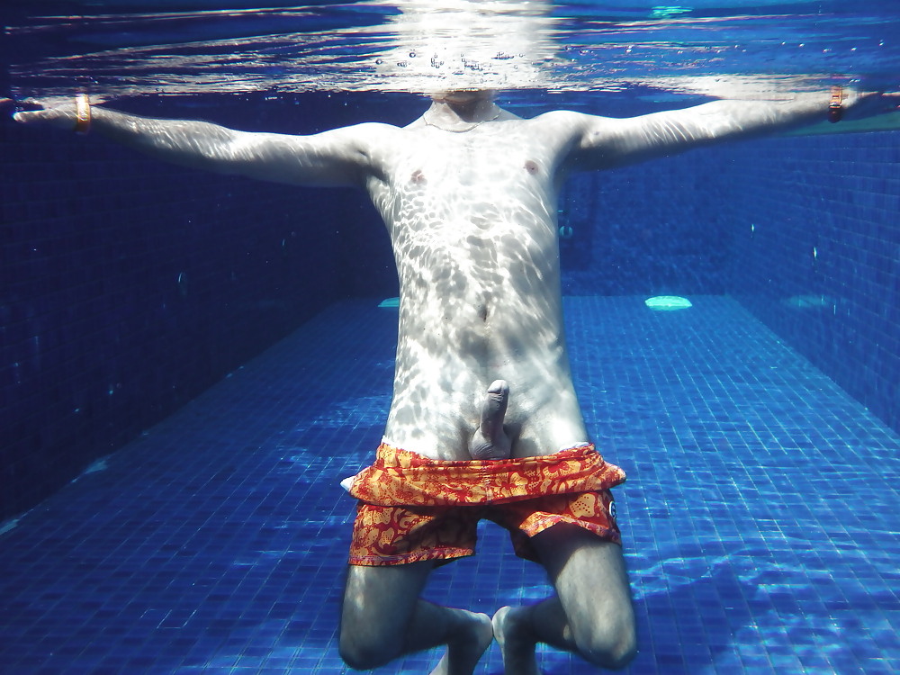 Una piscina en el sur de Asia
 #19645676