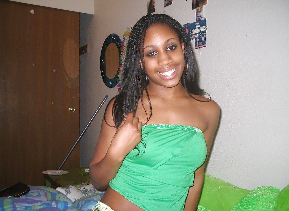Ebony teen shows her hot body #5827747