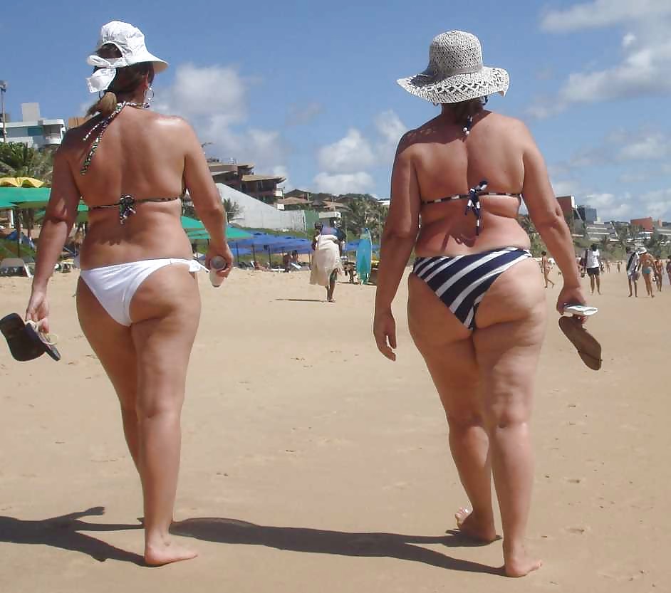 ¡Las señoras más grandes se ven muy bien en bikini también!
 #7134987