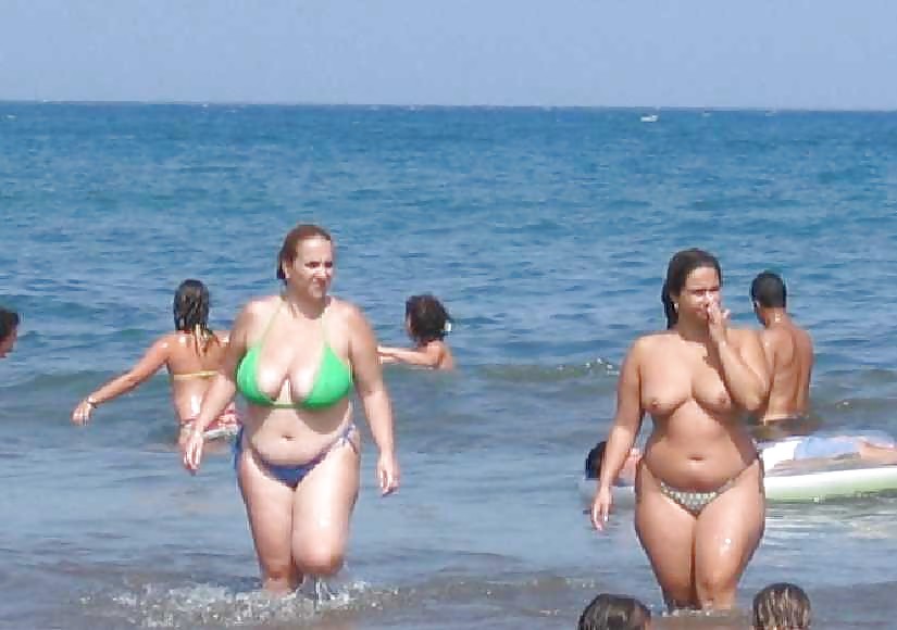 ¡Las señoras más grandes se ven muy bien en bikini también!
 #7135220