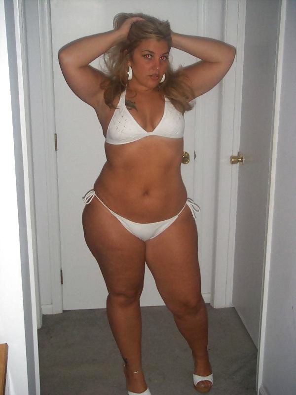 ¡Las señoras más grandes se ven muy bien en bikini también!
 #7135235