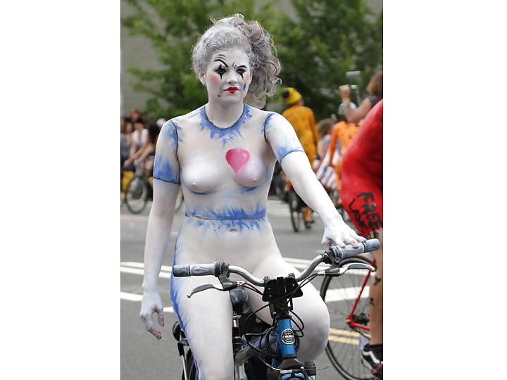 Nude Painted Ladies in Public Fetish Gallery 13 #22210686
