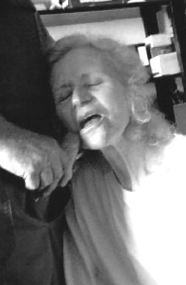 Josee mi viejo esclavo follar en su boca
 #6344743