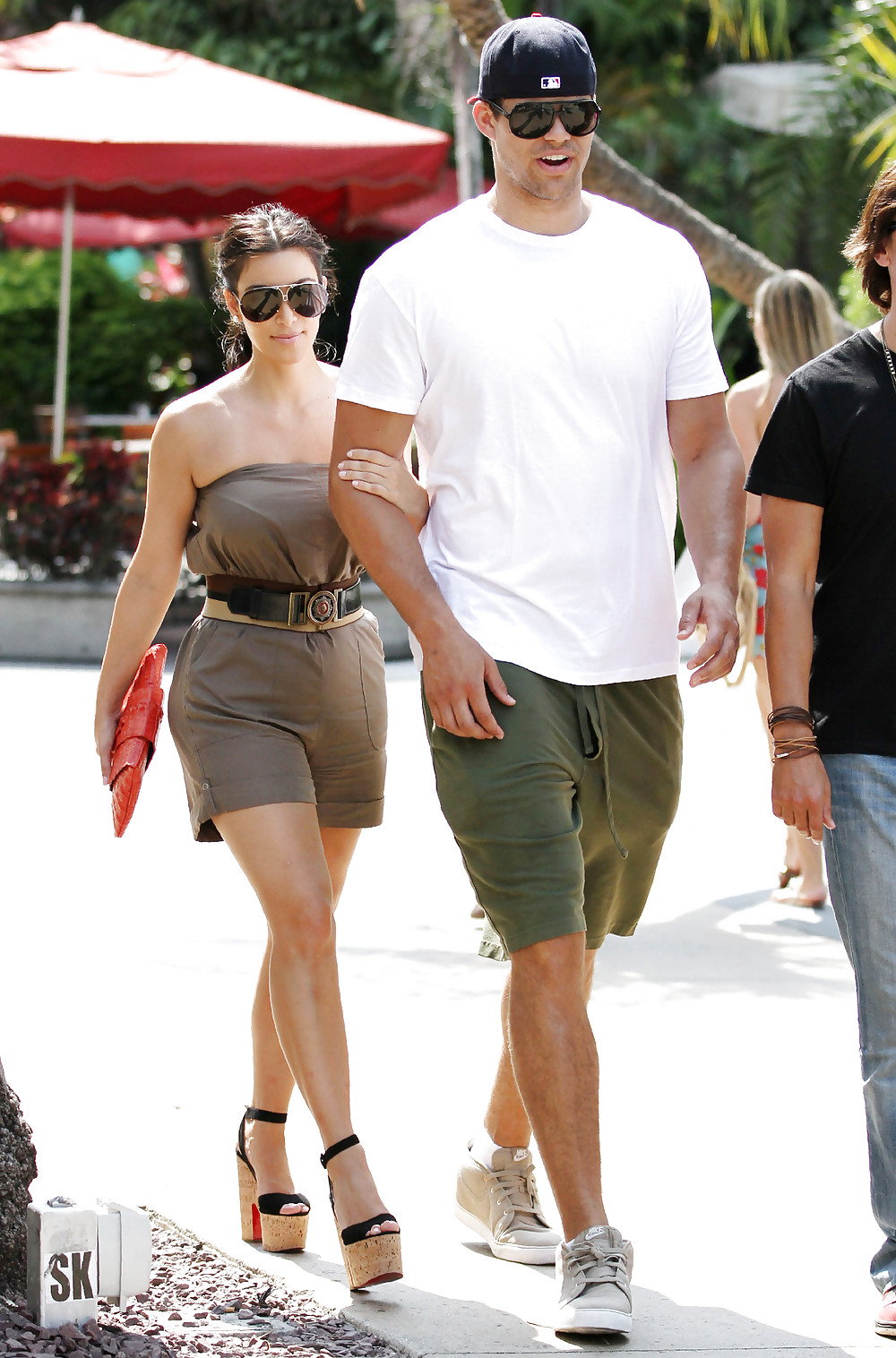 Kim Kardashian Longues Jambes Sur Déjeunant à Miami #3901722