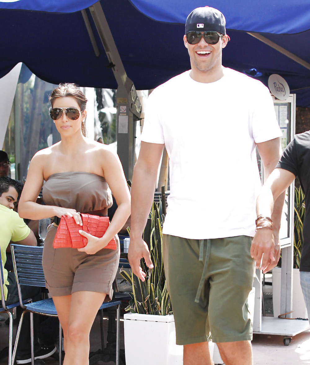 Kim Kardashian leggy out lunching in Miami #3901737