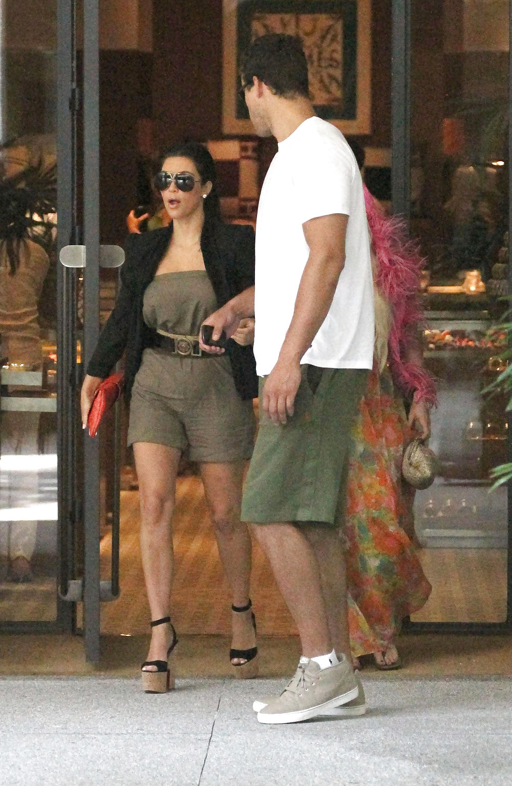 Kim Kardashian Longues Jambes Sur Déjeunant à Miami #3901755