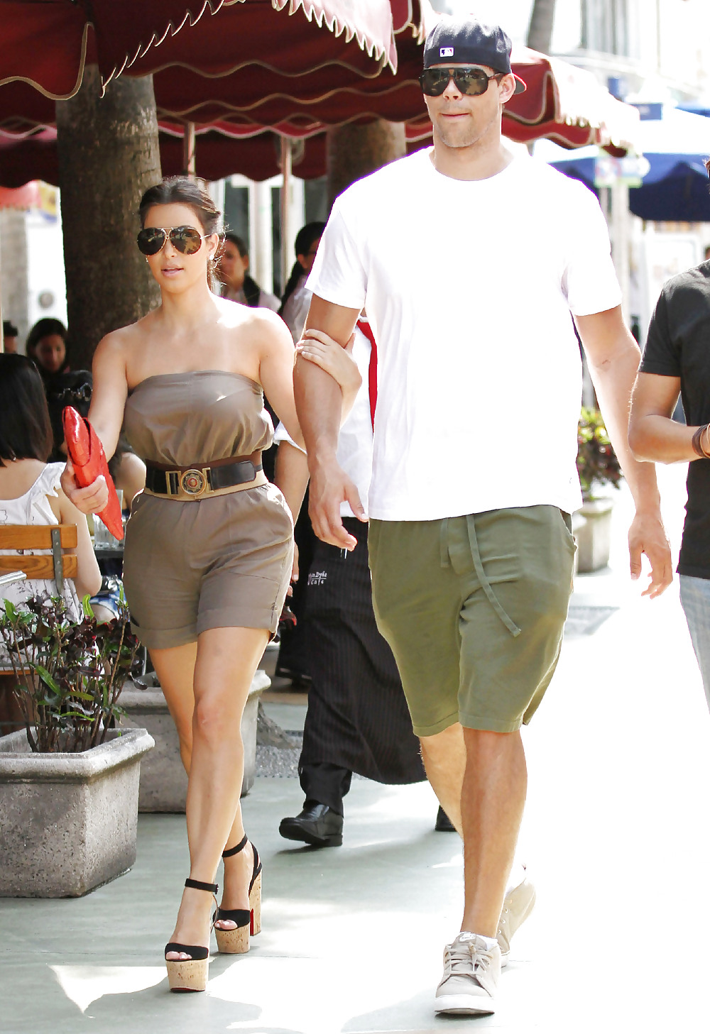 Kim Kardashian Longues Jambes Sur Déjeunant à Miami #3901790