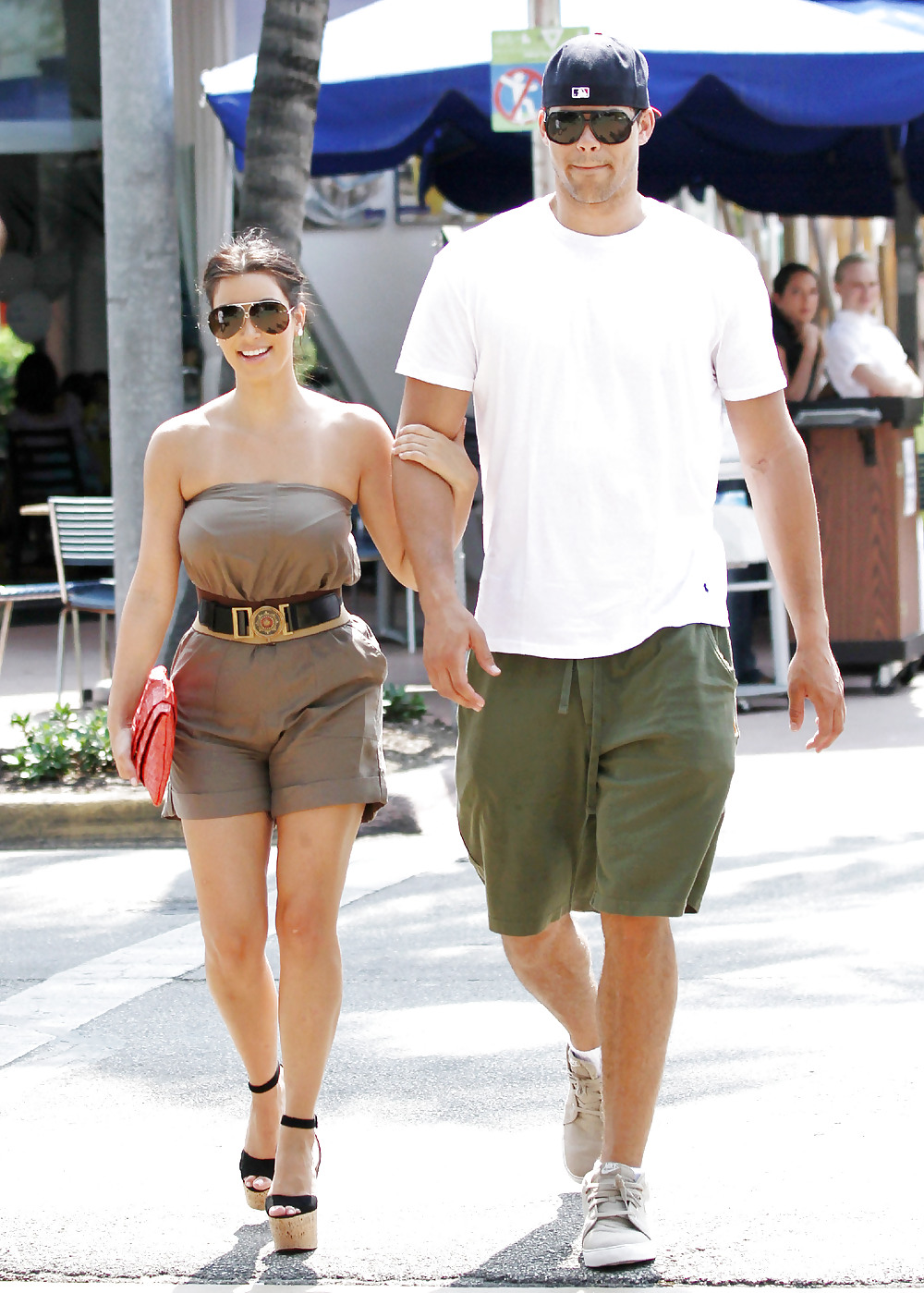 Kim Kardashian Longues Jambes Sur Déjeunant à Miami #3901803