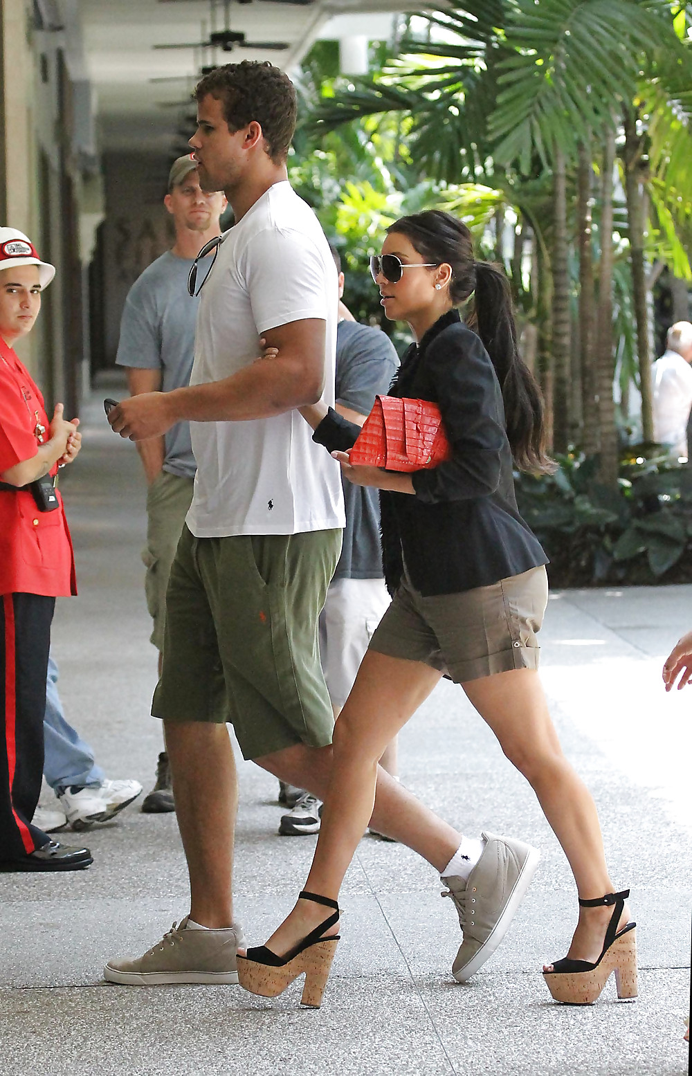 Kim kardashian leggy fuori a pranzo a miami
 #3901861