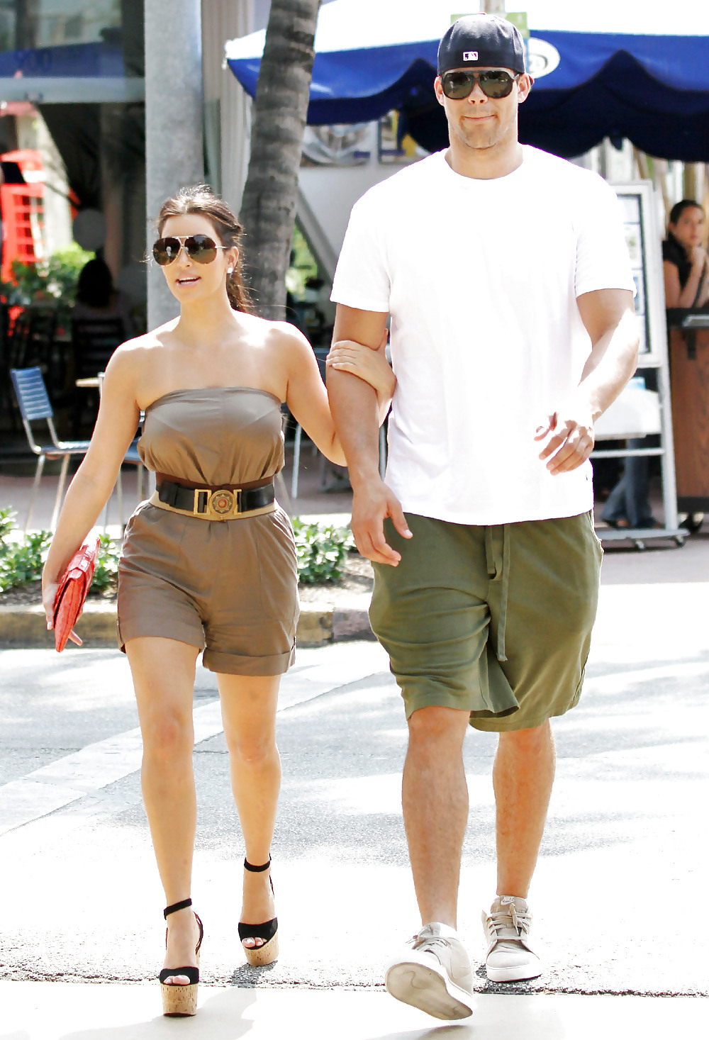 Kim Kardashian Longues Jambes Sur Déjeunant à Miami #3901899