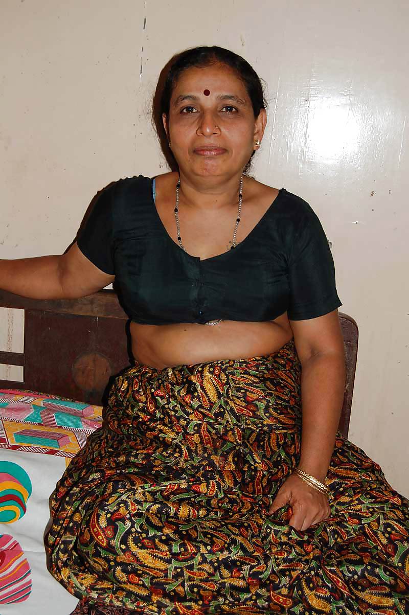 Sexy indian aunty