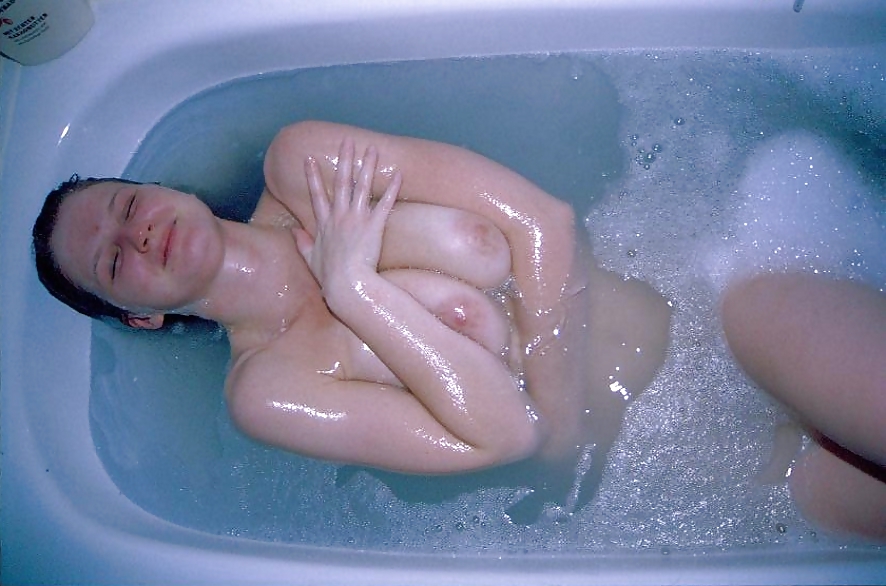 Sag - la mia giovane moglie con tette voluttuose nella vasca da bagno 04
 #15944857