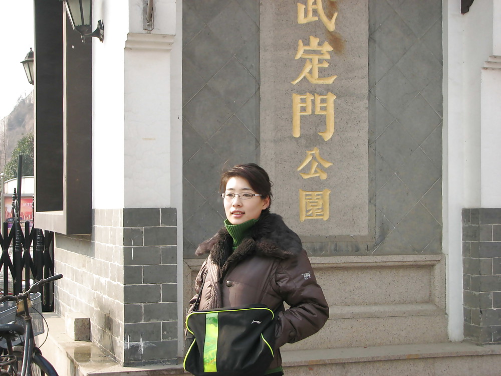 Chinesische Hausfrau Mit Buschigem Achselhöhlen #20326503
