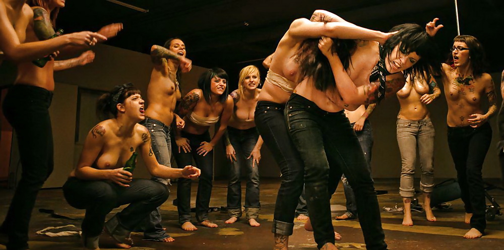 Chicas malas topless club de la lucha
 #17593508