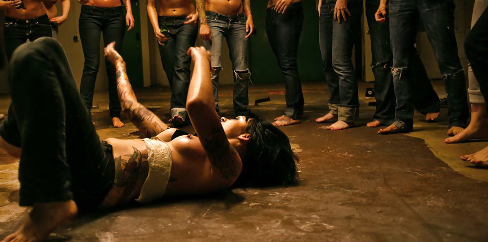 Chicas malas topless club de la lucha
 #17593527