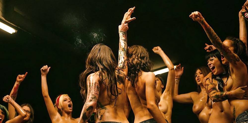 Chicas malas topless club de la lucha
 #17593602