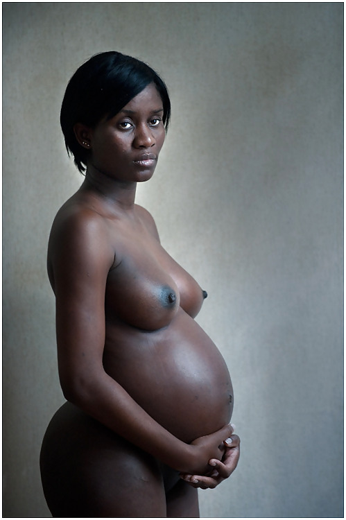 Embarazada y negra
 #16571886