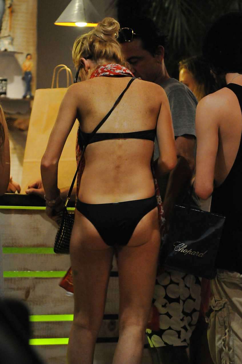 Lindsay Lohan shows off her sexy bikini ass #3984852