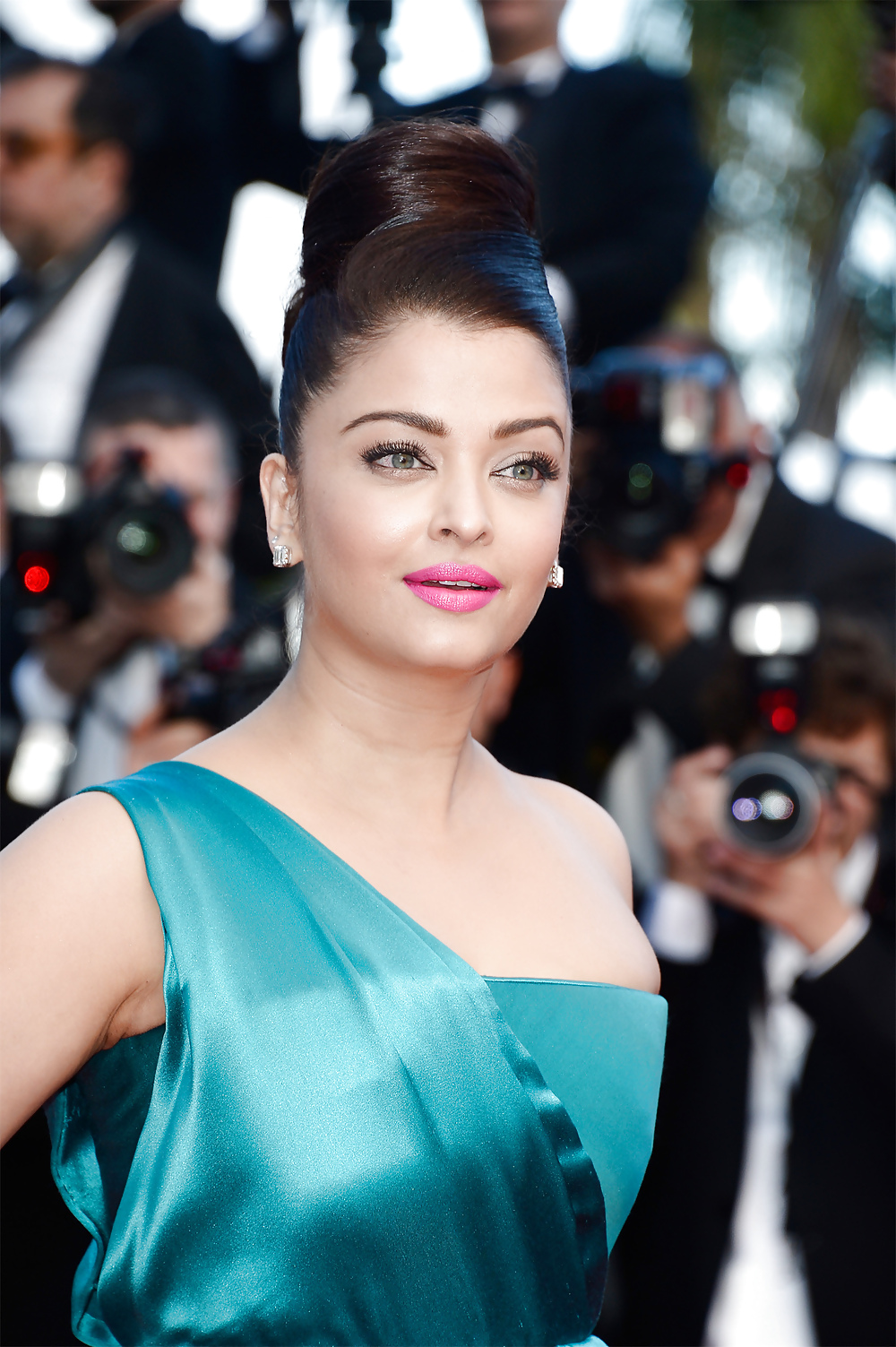 Aish at her Best- Comments are welcome #18498818
