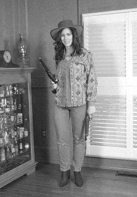 Lady with gun #4839051