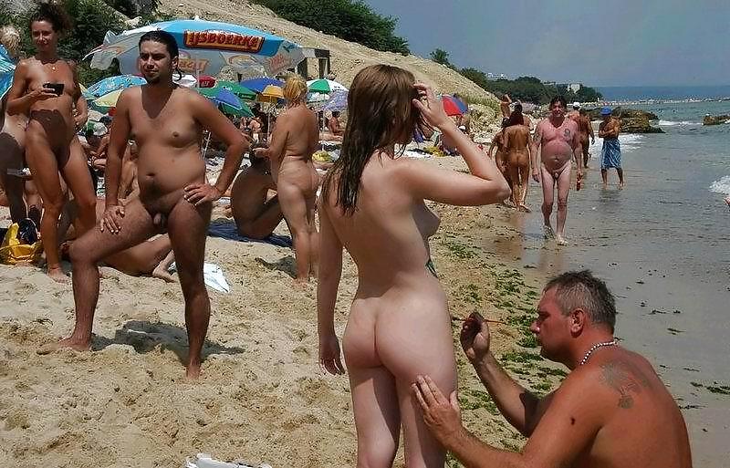 Spiaggia nudista adolescenti
 #734688