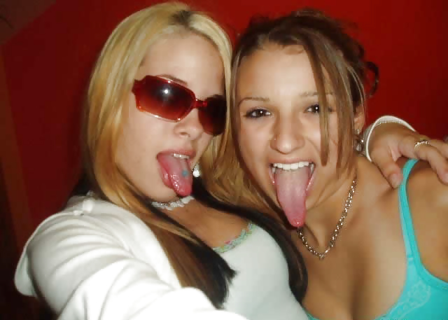 Chicks With Freakishly Long Tongues #1018721