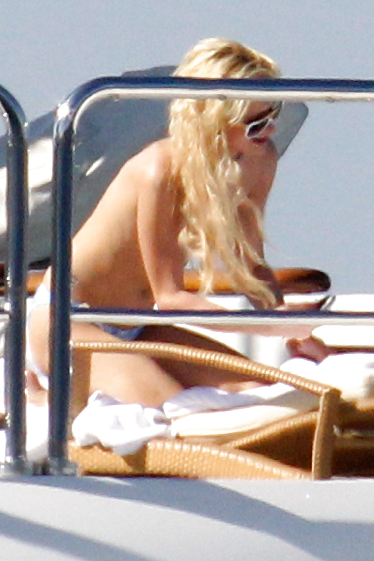 Paris Hilton Candids Topless #2008826