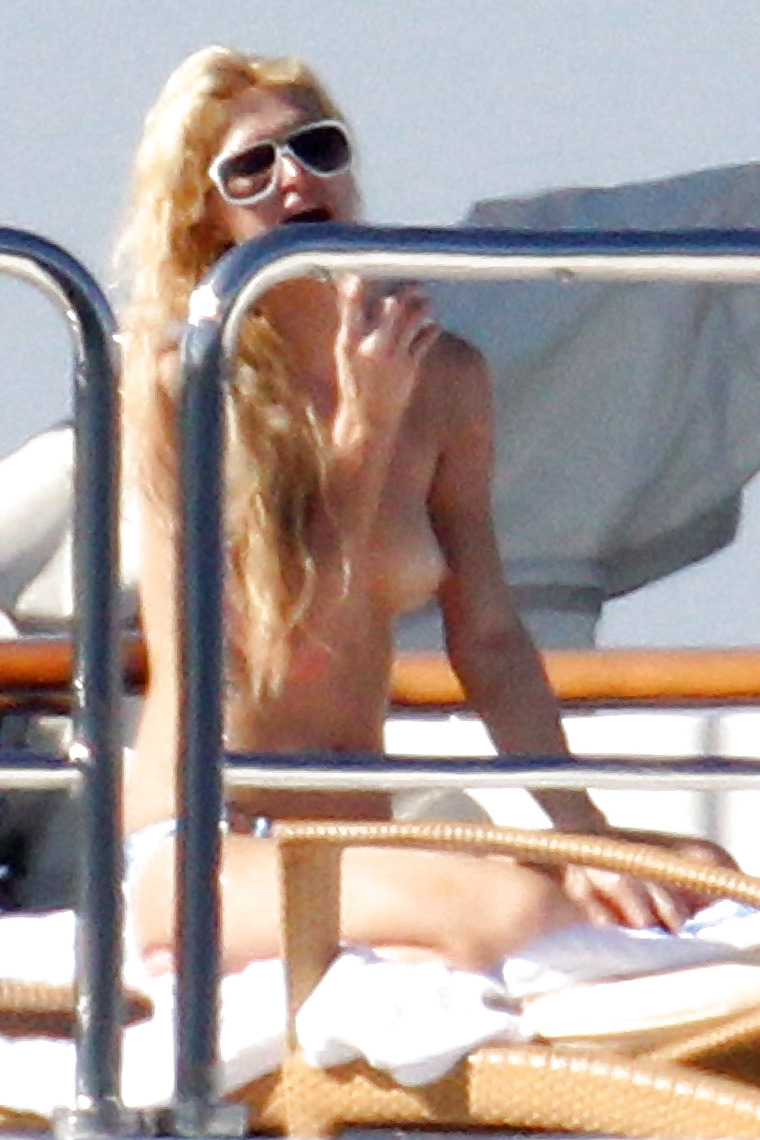 Paris Hilton Candids Topless #2008850