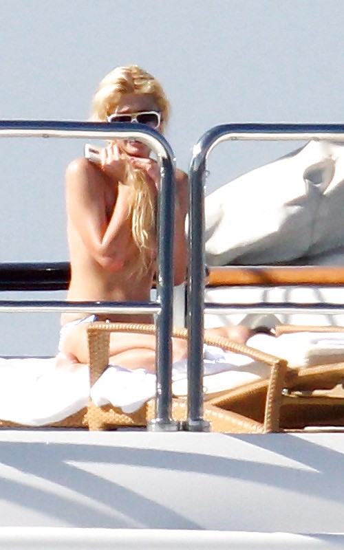 Paris Hilton Candids Topless #2008856